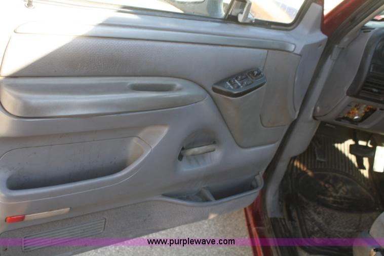 image for item F2832 1995 Ford F150 XLT SuperCab pickup truck