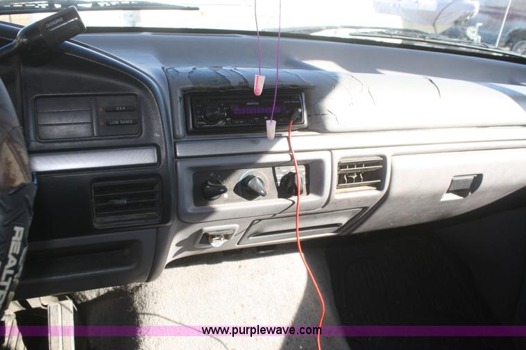 image for item F2832 1995 Ford F150 XLT SuperCab pickup truck