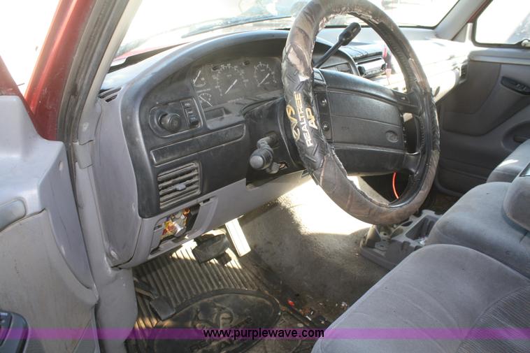 image for item F2832 1995 Ford F150 XLT SuperCab pickup truck