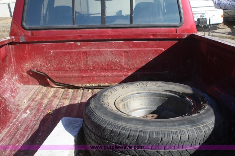 image for item F2832 1995 Ford F150 XLT SuperCab pickup truck