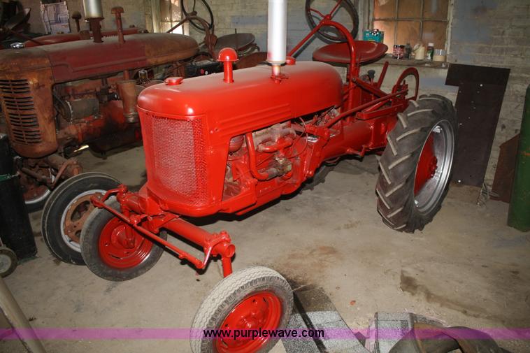 image for item F2834 1948 Farmall FCUB tractor