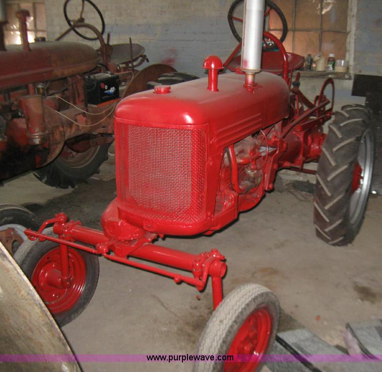 image for item F2834 1948 Farmall FCUB tractor
