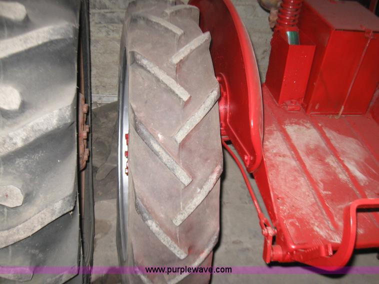 image for item F2834 1948 Farmall FCUB tractor