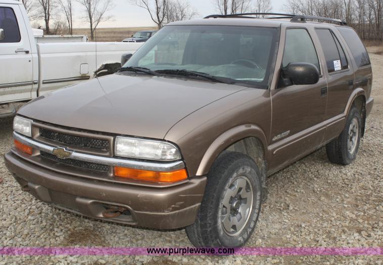 image for item F2877 2004 Chevrolet Blazer LS SUV