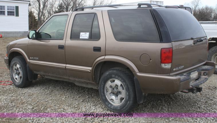 image for item F2877 2004 Chevrolet Blazer LS SUV