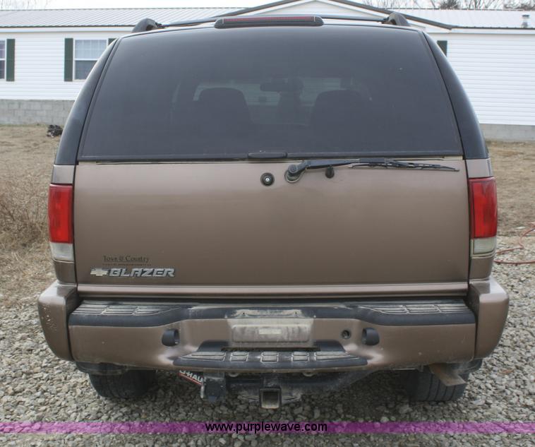 image for item F2877 2004 Chevrolet Blazer LS SUV
