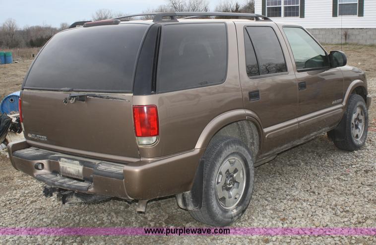 image for item F2877 2004 Chevrolet Blazer LS SUV