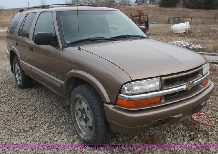image for item F2877 2004 Chevrolet Blazer LS SUV