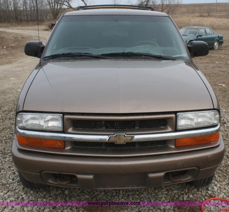 image for item F2877 2004 Chevrolet Blazer LS SUV