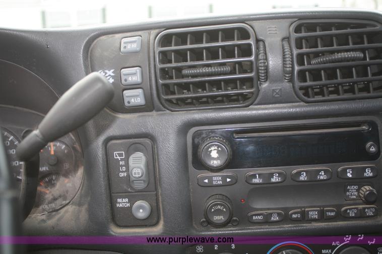 image for item F2877 2004 Chevrolet Blazer LS SUV