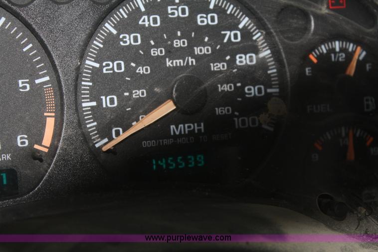 image for item F2877 2004 Chevrolet Blazer LS SUV