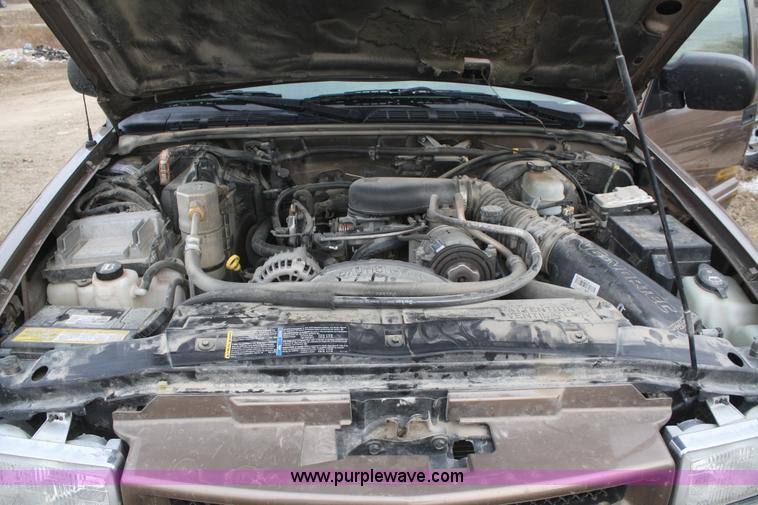 image for item F2877 2004 Chevrolet Blazer LS SUV