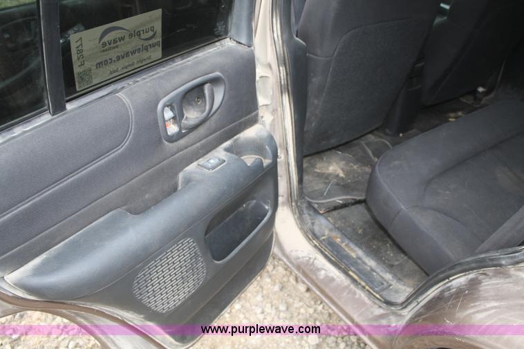 image for item F2877 2004 Chevrolet Blazer LS SUV