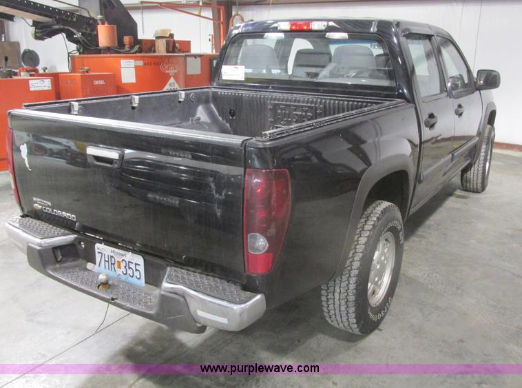 image for item F4188 2006 Chevrolet Colorado Crew Cab pickup truck
