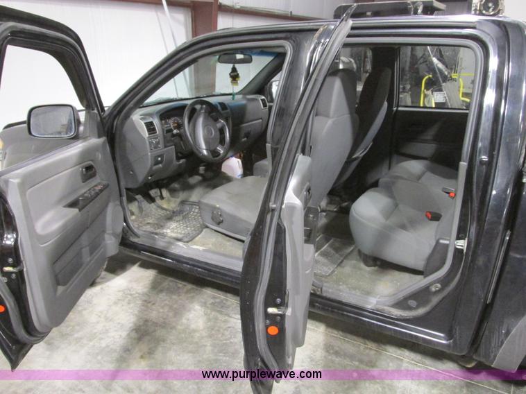 image for item F4188 2006 Chevrolet Colorado Crew Cab pickup truck