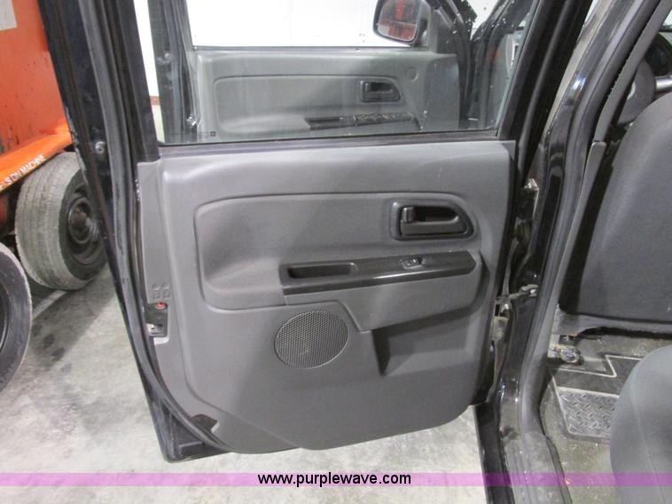 image for item F4188 2006 Chevrolet Colorado Crew Cab pickup truck