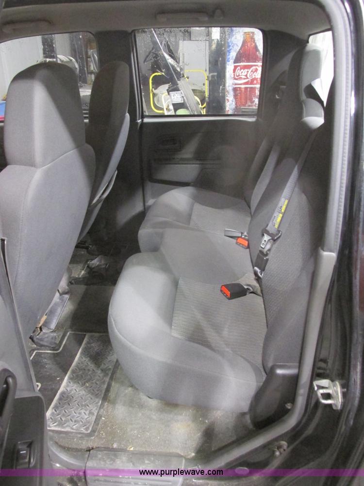 image for item F4188 2006 Chevrolet Colorado Crew Cab pickup truck