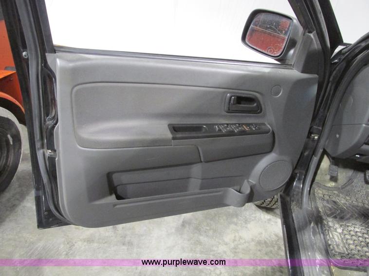 image for item F4188 2006 Chevrolet Colorado Crew Cab pickup truck