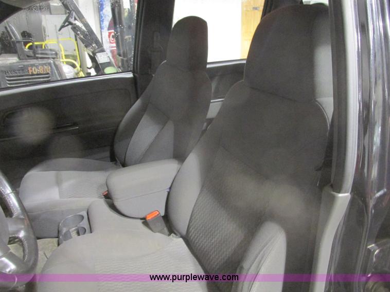 image for item F4188 2006 Chevrolet Colorado Crew Cab pickup truck