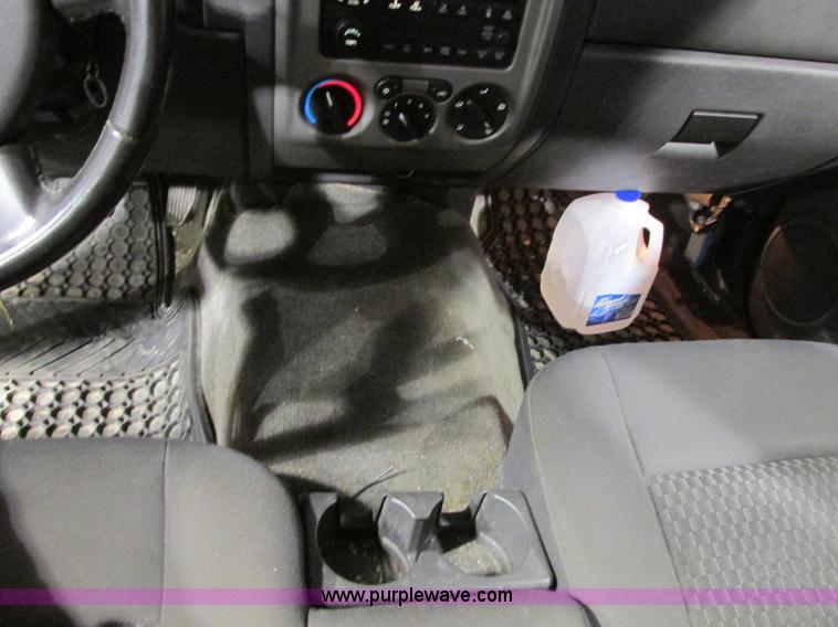 image for item F4188 2006 Chevrolet Colorado Crew Cab pickup truck