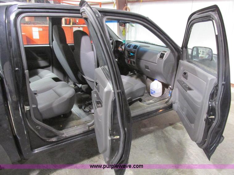 image for item F4188 2006 Chevrolet Colorado Crew Cab pickup truck