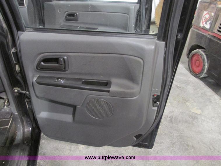 image for item F4188 2006 Chevrolet Colorado Crew Cab pickup truck