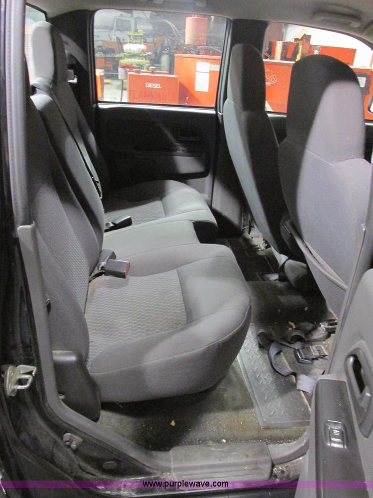 image for item F4188 2006 Chevrolet Colorado Crew Cab pickup truck