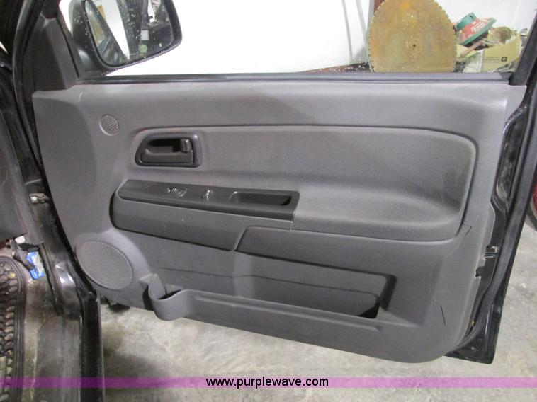 image for item F4188 2006 Chevrolet Colorado Crew Cab pickup truck