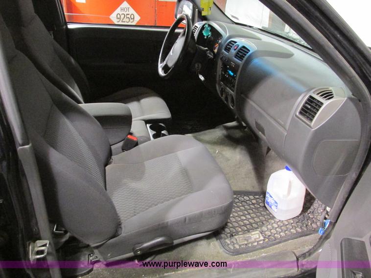image for item F4188 2006 Chevrolet Colorado Crew Cab pickup truck