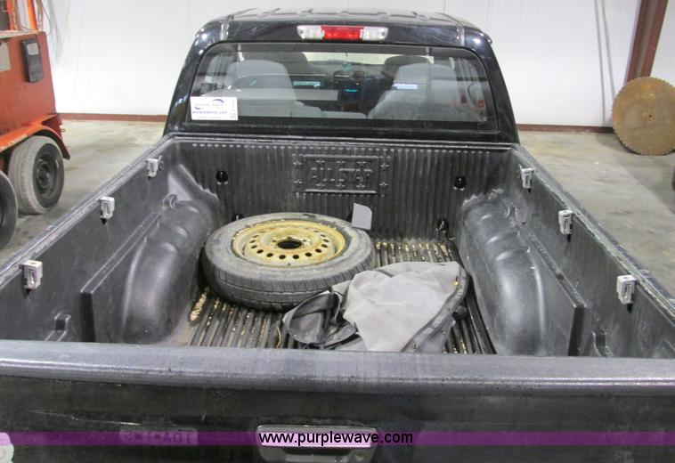 image for item F4188 2006 Chevrolet Colorado Crew Cab pickup truck