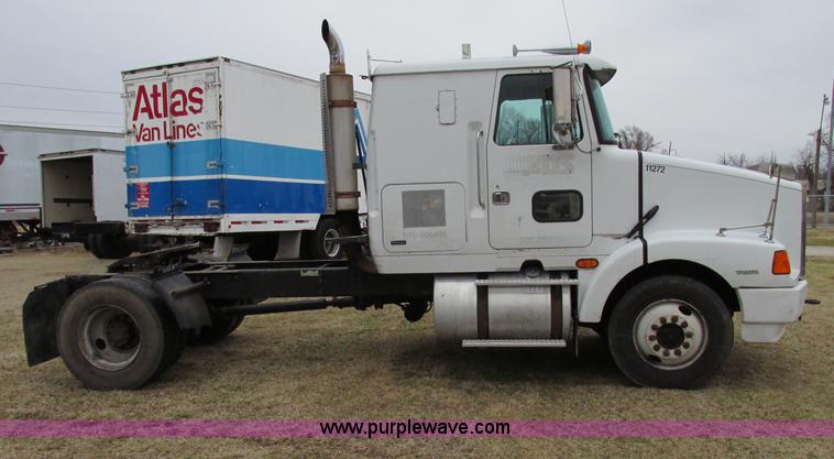 image for item F4713 1996 Volvo WIA semi truck