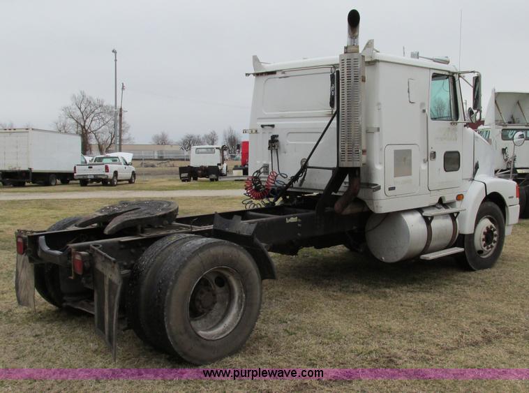 image for item F4713 1996 Volvo WIA semi truck