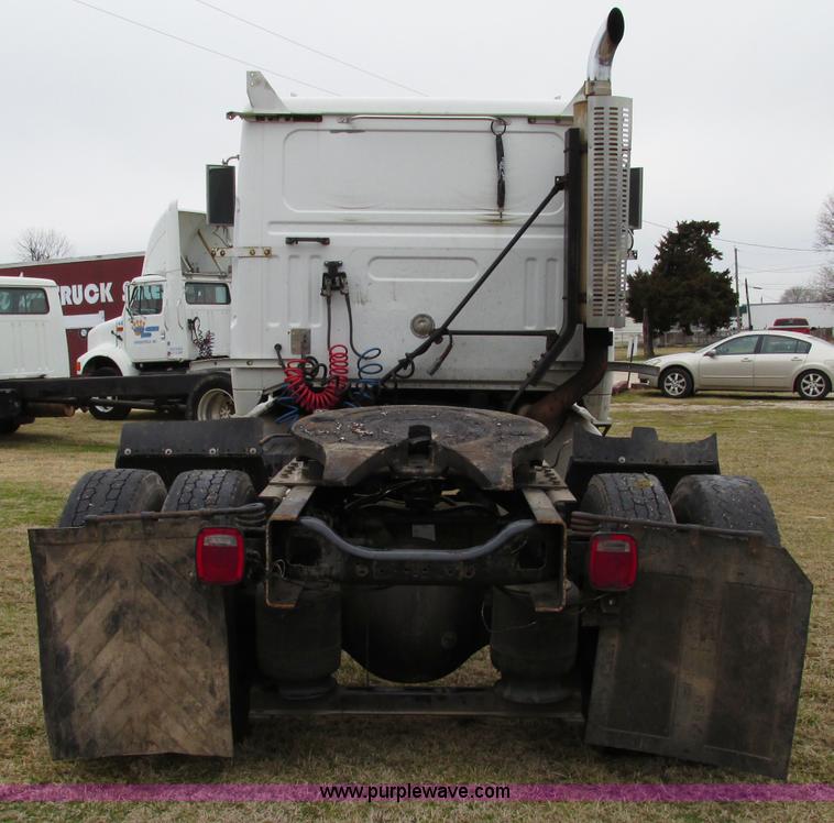 image for item F4713 1996 Volvo WIA semi truck