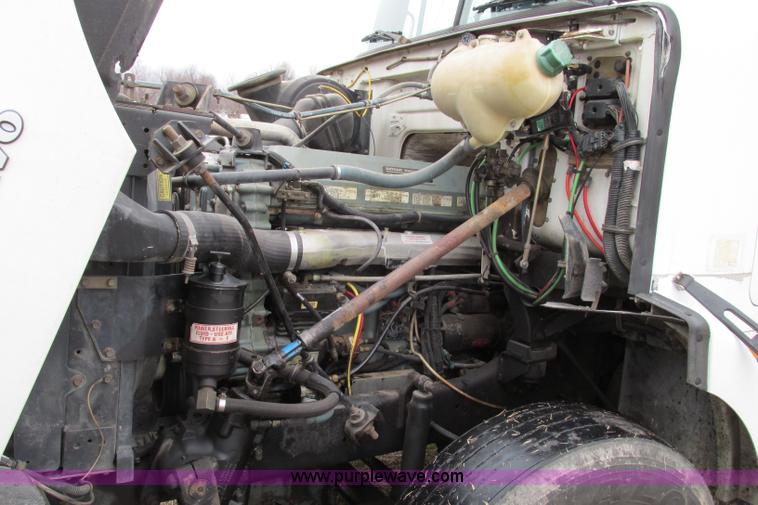 image for item F4713 1996 Volvo WIA semi truck