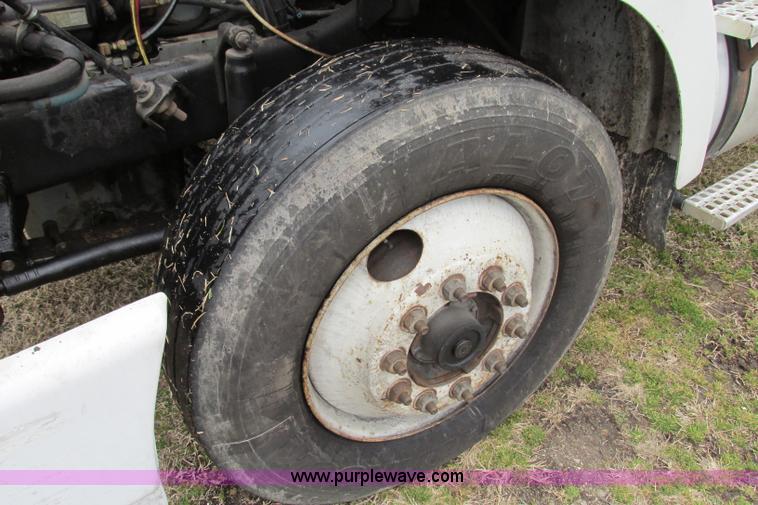 image for item F4713 1996 Volvo WIA semi truck