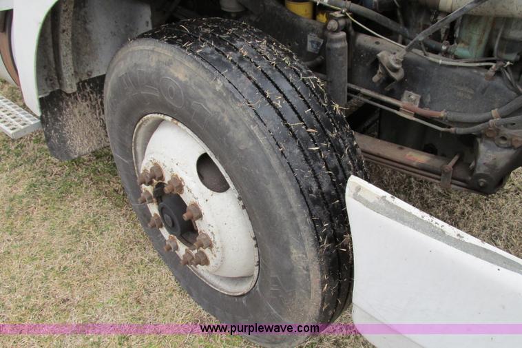 image for item F4713 1996 Volvo WIA semi truck