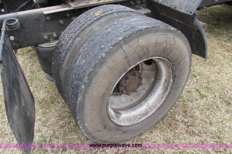 image for item F4713 1996 Volvo WIA semi truck