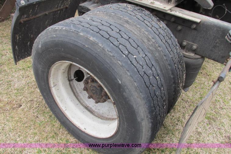 image for item F4713 1996 Volvo WIA semi truck