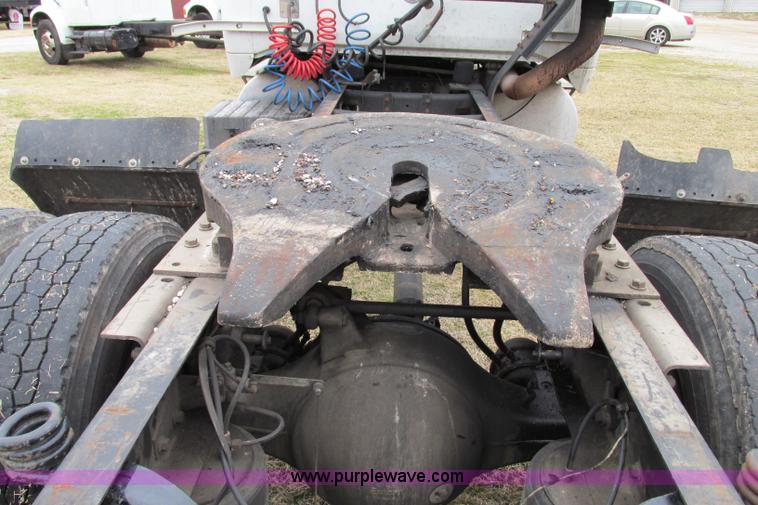 image for item F4713 1996 Volvo WIA semi truck