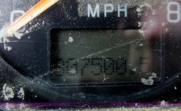 image for item F4713 1996 Volvo WIA semi truck