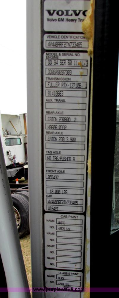 image for item F4713 1996 Volvo WIA semi truck