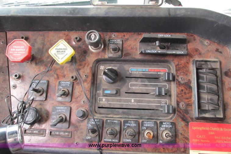 image for item F4713 1996 Volvo WIA semi truck