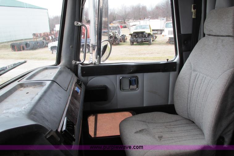 image for item F4713 1996 Volvo WIA semi truck