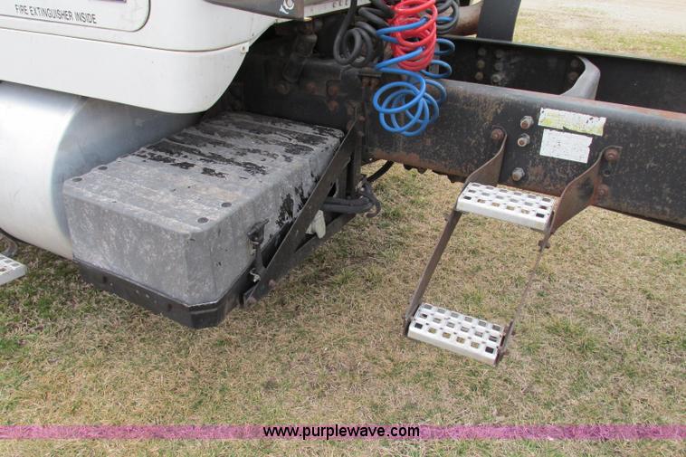 image for item F4713 1996 Volvo WIA semi truck