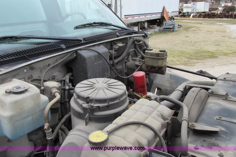 image for item F4715 1999 GMC C6500 box truck