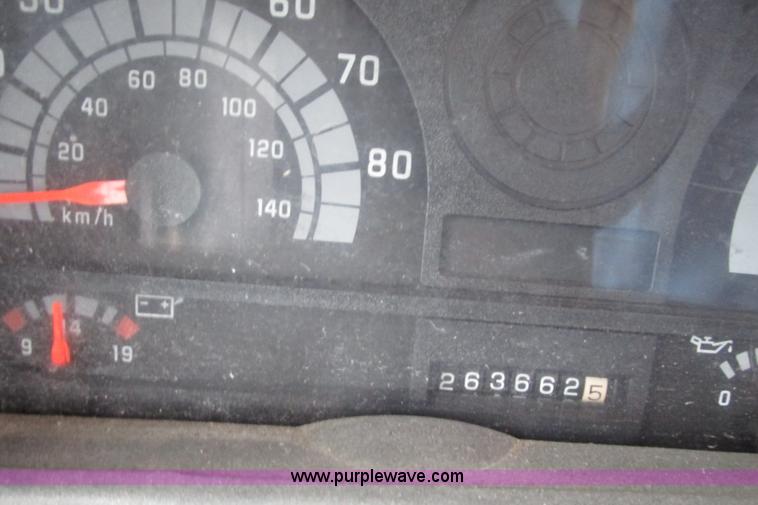 image for item F4715 1999 GMC C6500 box truck