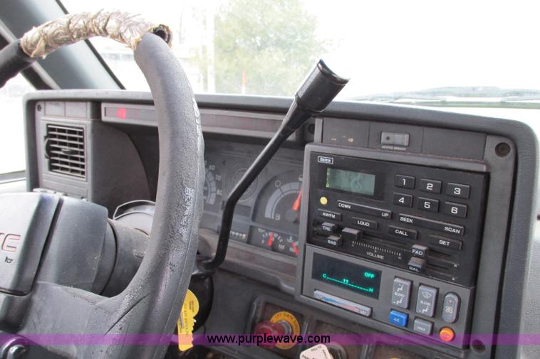 image for item F4715 1999 GMC C6500 box truck