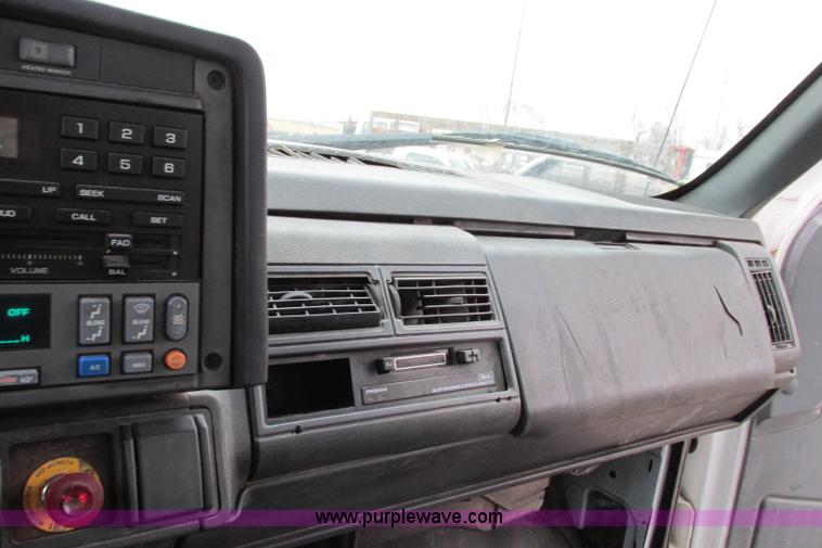 image for item F4715 1999 GMC C6500 box truck