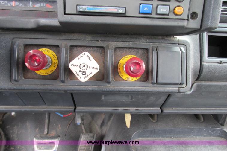 image for item F4715 1999 GMC C6500 box truck