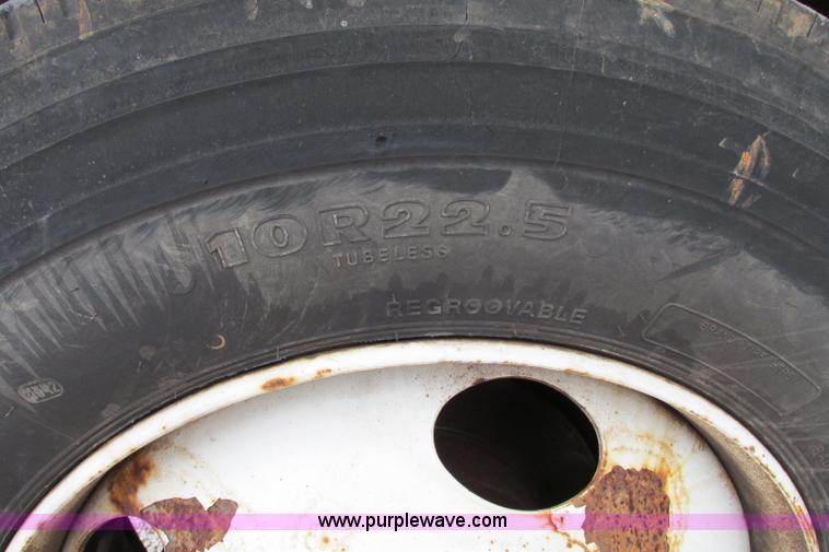 image for item F4715 1999 GMC C6500 box truck